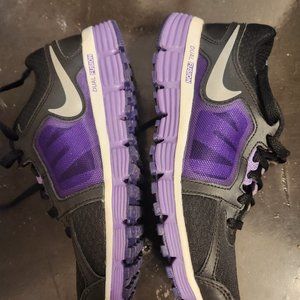 Nike Dual Fusion st2 size 6 womens 3.5 youth black purple 💜 like new